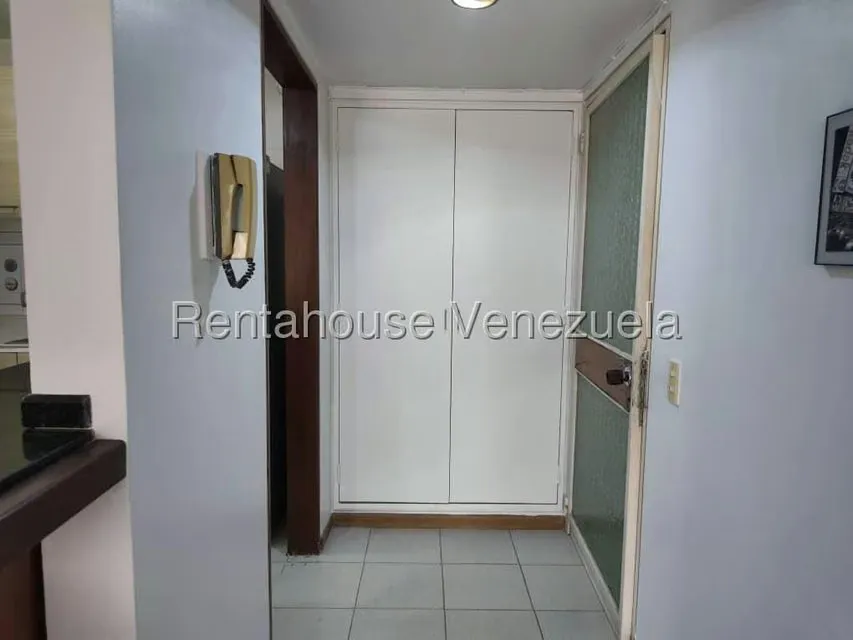 Apartamento (1 Nivel) en Alquiler en Los Palos Grandes, Distrito Metropolitano - 11
