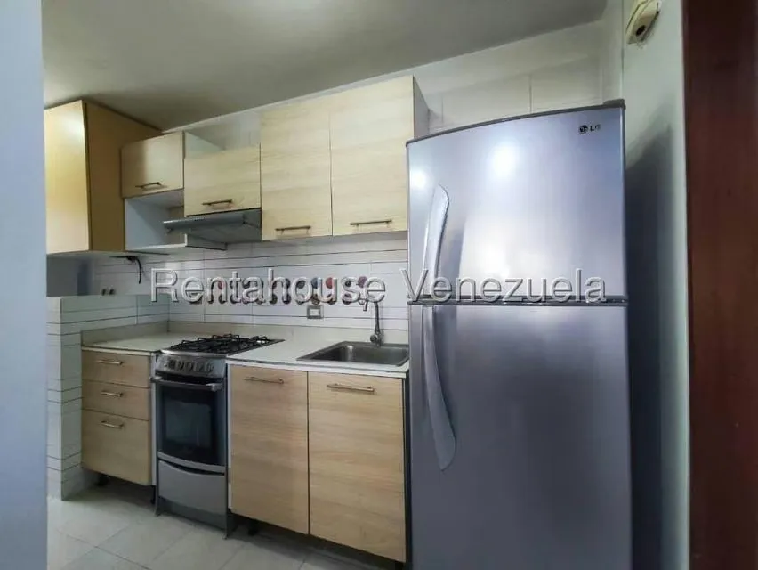 Apartamento (1 Nivel) en Alquiler en Los Palos Grandes, Distrito Metropolitano - 14
