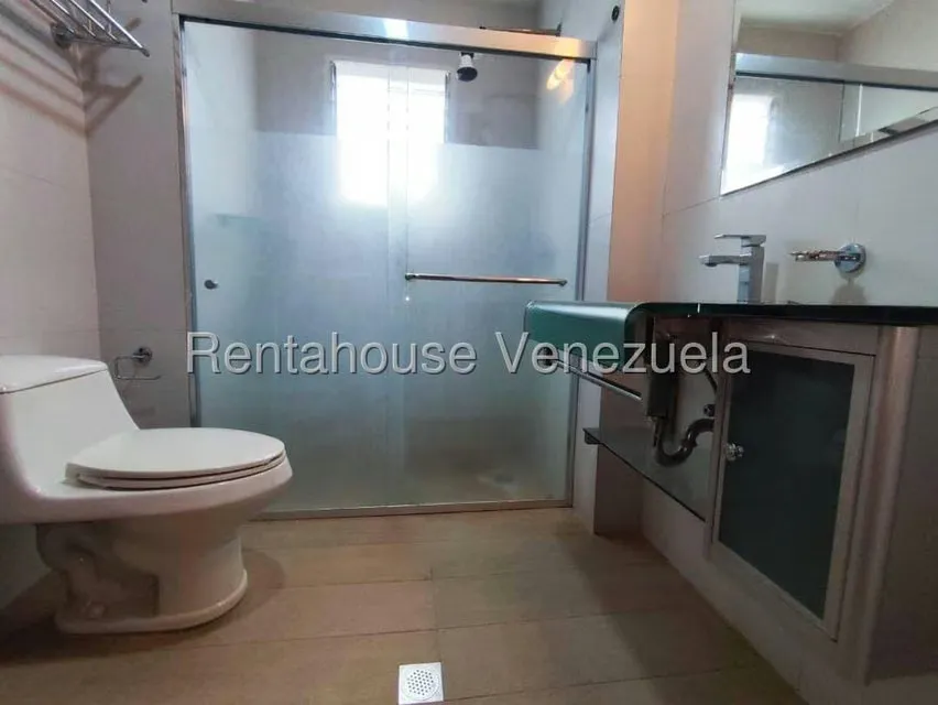 Apartamento (1 Nivel) en Alquiler en Los Palos Grandes, Distrito Metropolitano - 20