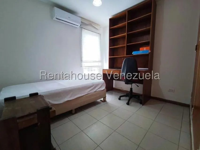 Apartamento (1 Nivel) en Alquiler en Los Palos Grandes, Distrito Metropolitano - 21