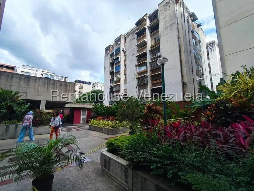 Apartamento (1 Nivel) en Alquiler en Los Palos Grandes, Distrito Metropolitano - 4