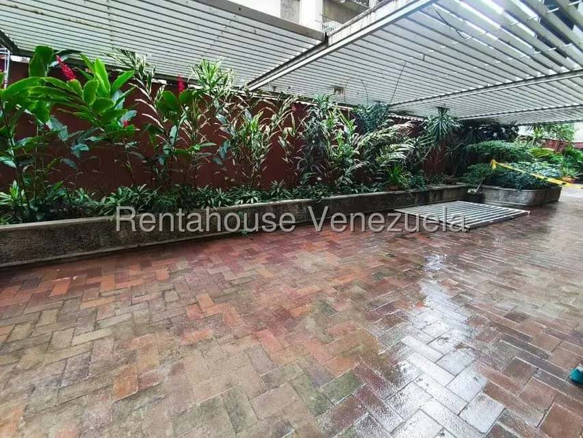Apartamento (1 Nivel) en Alquiler en Los Palos Grandes, Distrito Metropolitano - 5