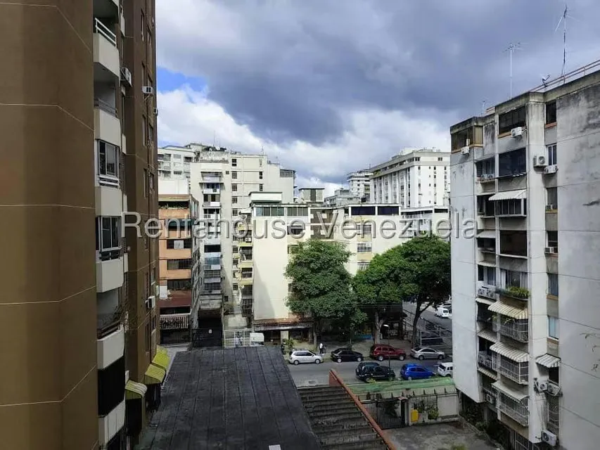 Apartamento (1 Nivel) en Alquiler en Los Palos Grandes, Distrito Metropolitano - 10