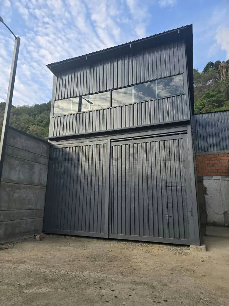 Galpón 200m2 Remodelado en La Yaguara - Listo para Ocupar - 2