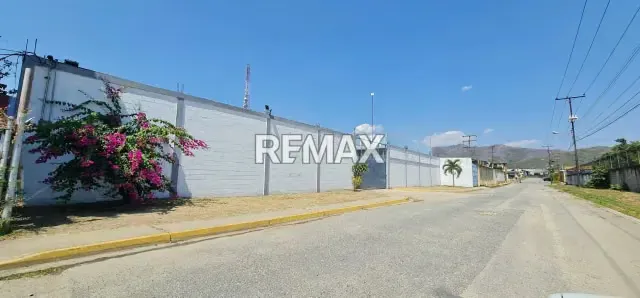 Ofrecemos en venta terreno con uso comercial e industrial - 14