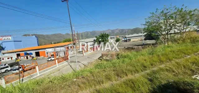 Ofrecemos en venta terreno con uso comercial e industrial - 5