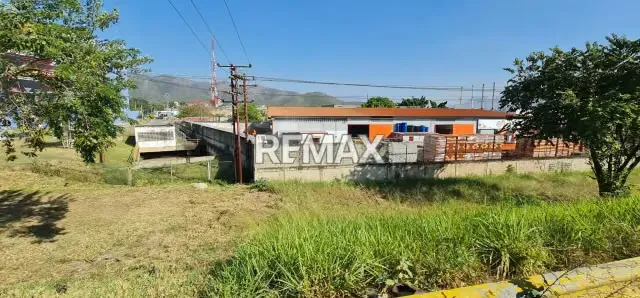 Ofrecemos en venta terreno con uso comercial e industrial - 7