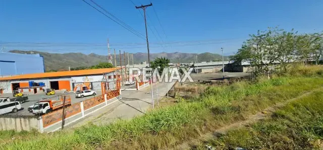 Ofrecemos en venta terreno con uso comercial e industrial - 9