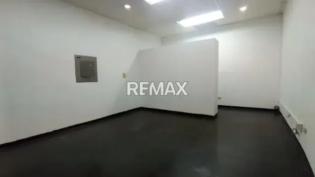 ALQUILER DE LOCAL COMERCIAL EN C.C. MANZANARES PLAZA | EXCELENTE VISIBILIDAD Y TRÁNSITO - 3