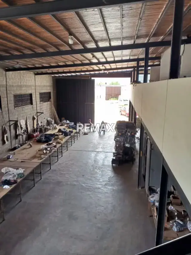 Se vende galpon de 600m² de nave y 2000m² de terreno en zona industrial I