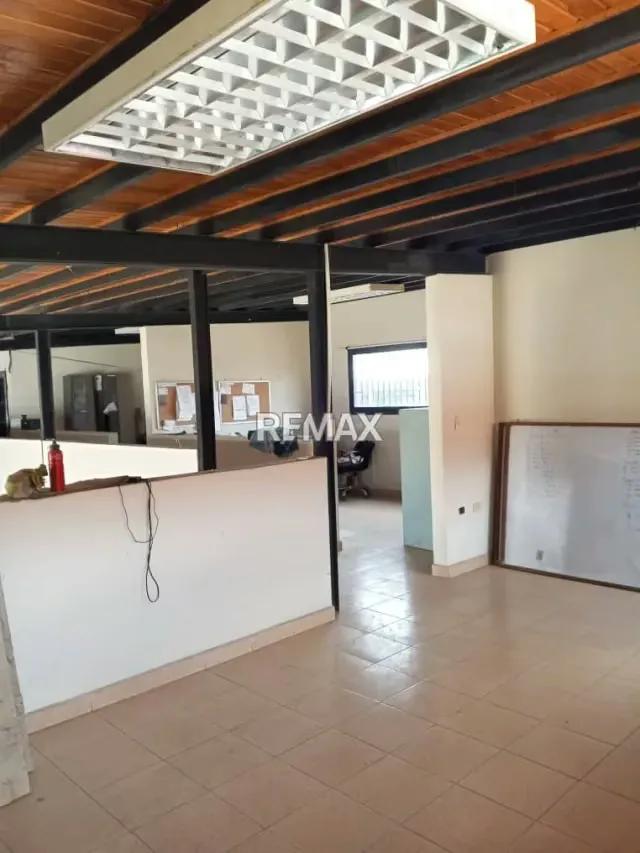 Se vende galpon de 600m² de nave y 2000m² de terreno en zona industrial I - 4