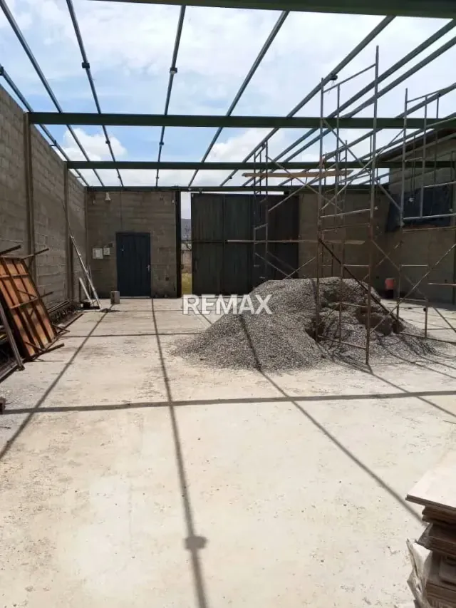 Se vende galpon de 600m² de nave y 2000m² de terreno en zona industrial I - 6