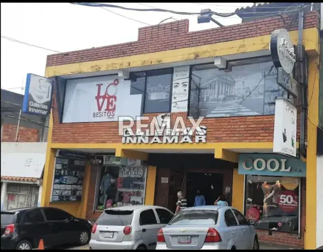 EN VENTA LOCAL COMERCIAL EN BARRIO OBRERO