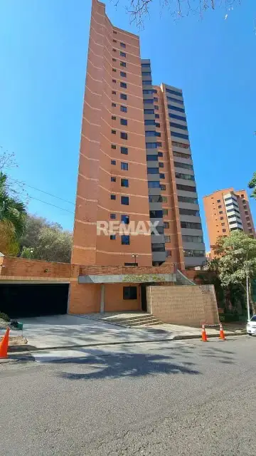 EN VENTA APARTAMENTO EN LAS CHIMENEAS RESIDENCIA LUXOR