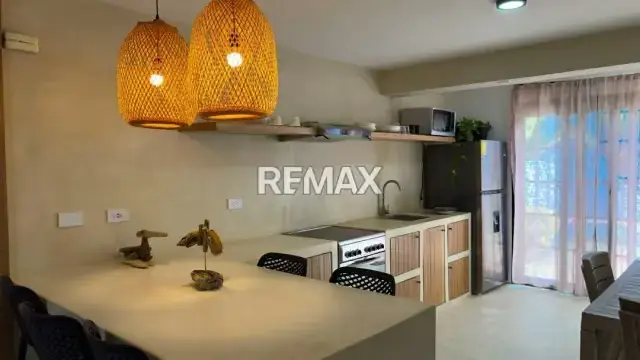 TOWNHOUSE SIN AMOBLAR EN EL YAQUE, A 1 MINUTO DE LA PLAYA, LISTO PARA DISEÑARLO A TU GUSTO
