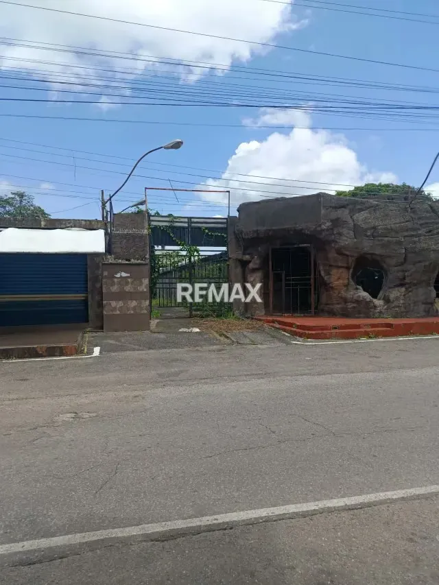 Vendo local comercial en Av Raúl Leoni , con bienechuraias de 945m2 diagonal a la agencia de carro toyomonagas - 6