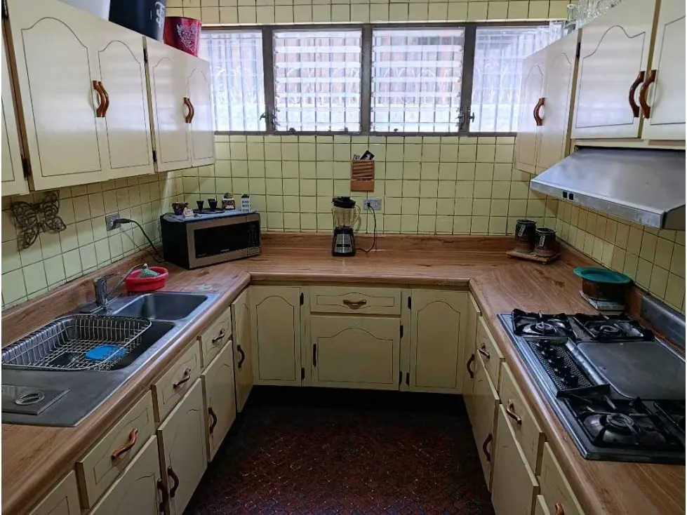Vendo casa calle cerrada 320m2 Montalbán 6766 - 16