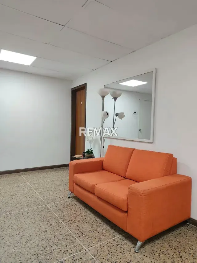 ALQUILER de práctica oficina ubicada en San Luis - 9