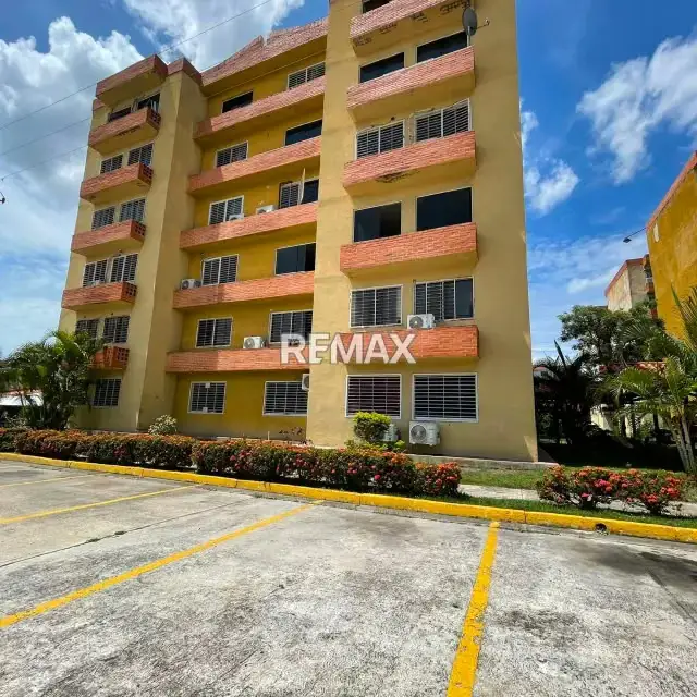 Descubre este amplio y cómodo apartamento de 85 m² en el exclusivo Conjunto Residencial La Abadía (Etapa 4).