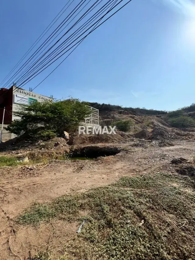 Se Vende Parcela de Terreno en la Av guzman Lander sector Colinas del Neveri Barcelona