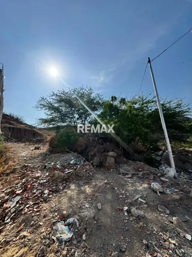 Se Vende Parcela de Terreno en la Av guzman Lander sector Colinas del Neveri Barcelona - 3