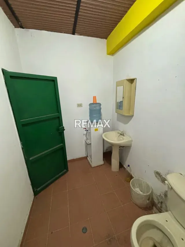 Galpón de 515 m² con Santamaría y Estructura de Hierro – Zona Campo Alegre - 9