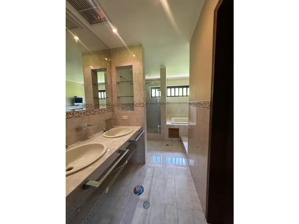 Vendo casa c/ jardines 560m2 Oripoto 3011 - 12