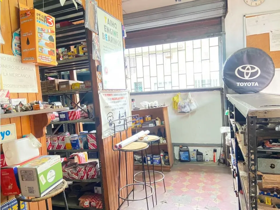 Venta de local Comercial en Catia 200 m2.Cerca del Boulevard 250000$ - 12