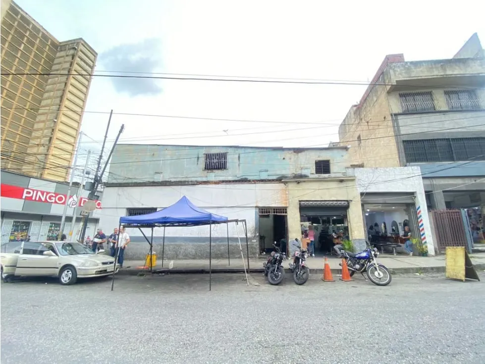 Venta de local Comercial en Catia 200 m2.Cerca del Boulevard 250000$ - 6