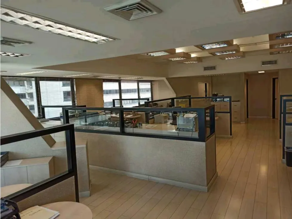 Vendo oficina 223m2 Centro Comercial Tamanaco 4342