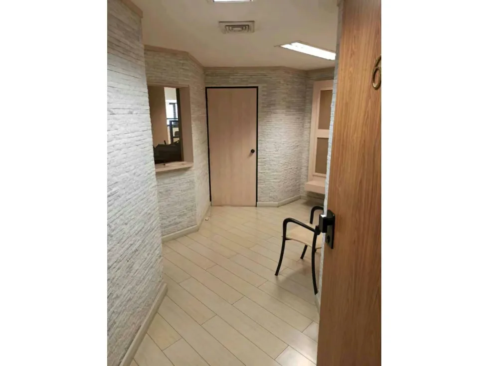 Vendo oficina 223m2 Centro Comercial Tamanaco 4342 - 2