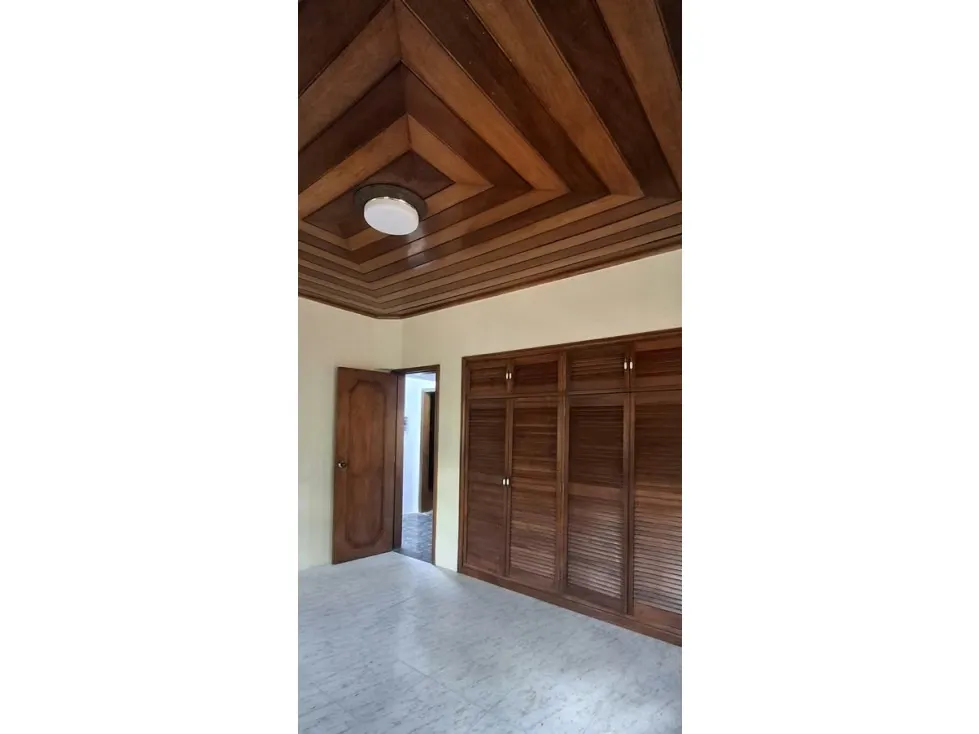 Casa Quinta y Edificio Residencial en Venta Urb. Alta Florida - 575M - 28
