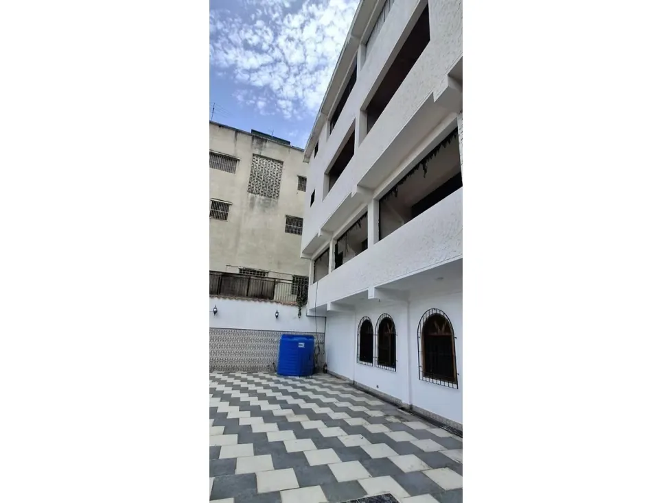 Casa Quinta y Edificio Residencial en Venta Urb. Alta Florida - 575M - 75