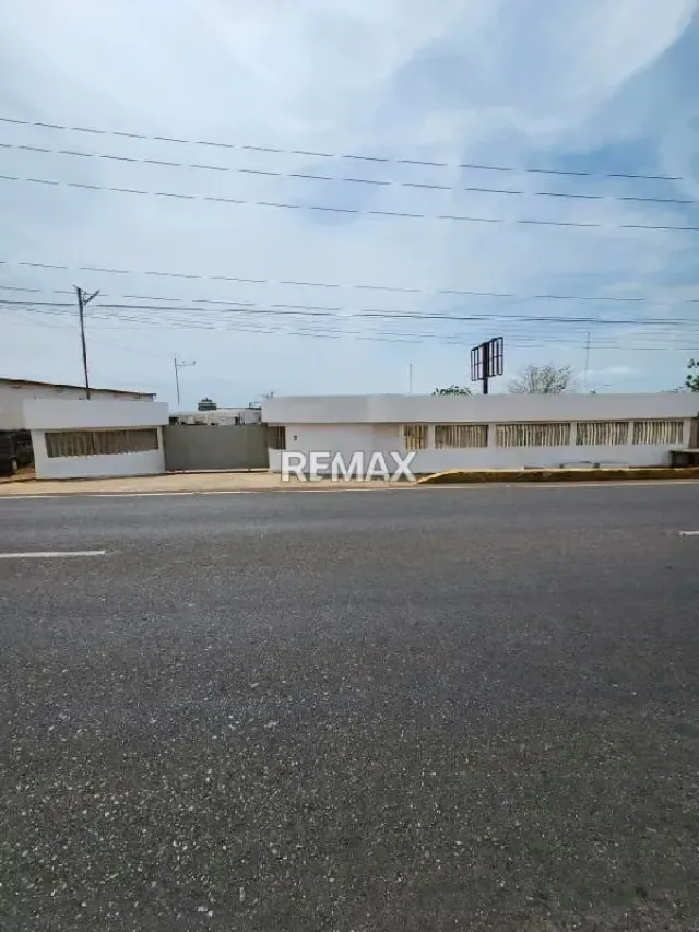 SE VENDE GALPÓN CON AMPLIO TERRENO Y MUELLE EN El BAJO SAN FRANCISCO
