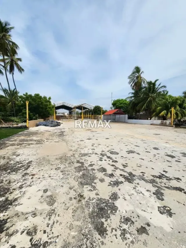SE VENDE GALPÓN CON AMPLIO TERRENO Y MUELLE EN El BAJO SAN FRANCISCO - 3