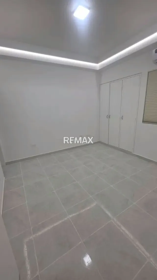 SE ALQUILA MODERNO APARTAMENTO EN LA URB. LAS CHIMENEAS - 4
