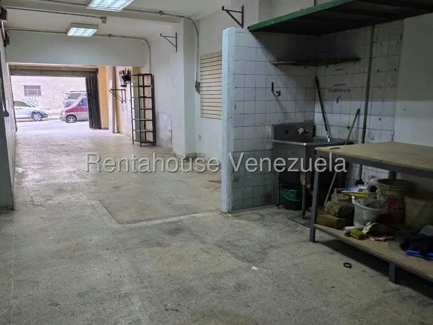 Local Comercial en Alquiler en Parroquia La Candelaria, Distrito Metropolitano - 2