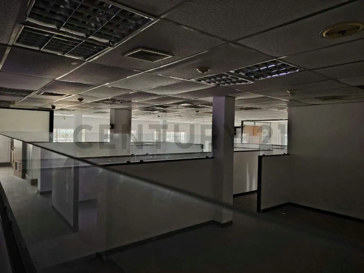 Local comercial y oficinas avenida 5 de Julio - 18