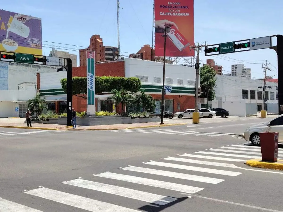 Local comercial y oficinas avenida 5 de Julio - 2