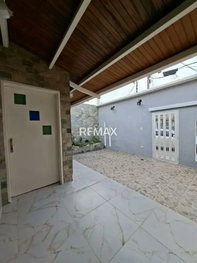 EN VENTA HERMOSA CASA-QUINTA EN URB. RORAIMA. LA MORITA 1