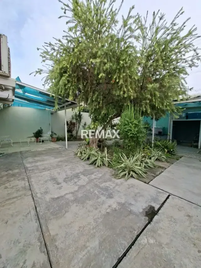 EN VENTA HERMOSA CASA-QUINTA EN URB. RORAIMA. LA MORITA 1 - 15
