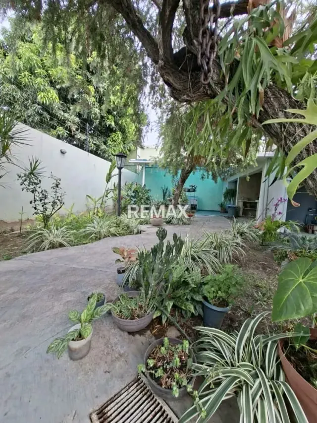 EN VENTA HERMOSA CASA-QUINTA EN URB. RORAIMA. LA MORITA 1 - 16