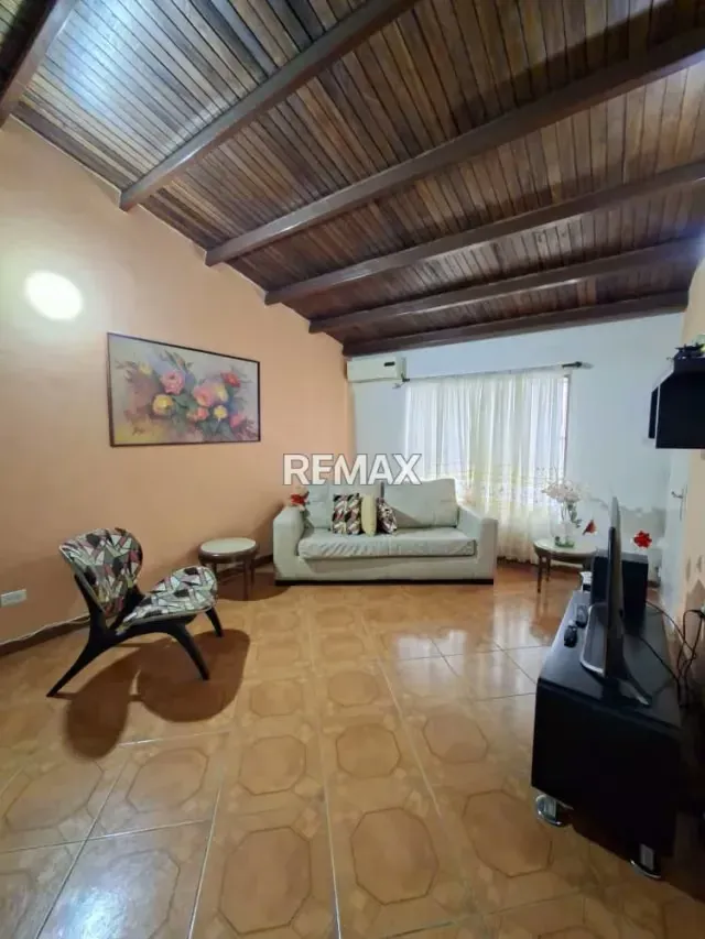 EN VENTA HERMOSA CASA-QUINTA EN URB. RORAIMA. LA MORITA 1 - 5