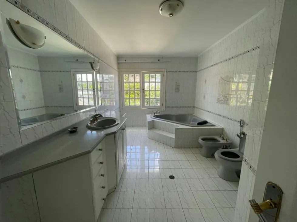 Alquilo casa 1800m2 6h+3s/9b/5p Los Naranjos 7406 - 8