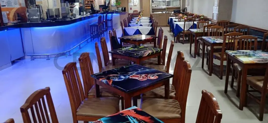 SE VENDE LOCAL Y FONDOS DE COMERCIO