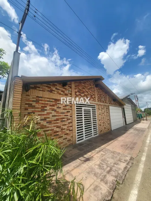 En Venta Hermosa Casa Quinta de dos plantas con Caney y amplio terreno ubicada en Guanare, Sector Quebrada de la Virgen, Av. Principal vía al Santuario, Sector La Mora, Guanare, Portuguesa, Venezuela - 2