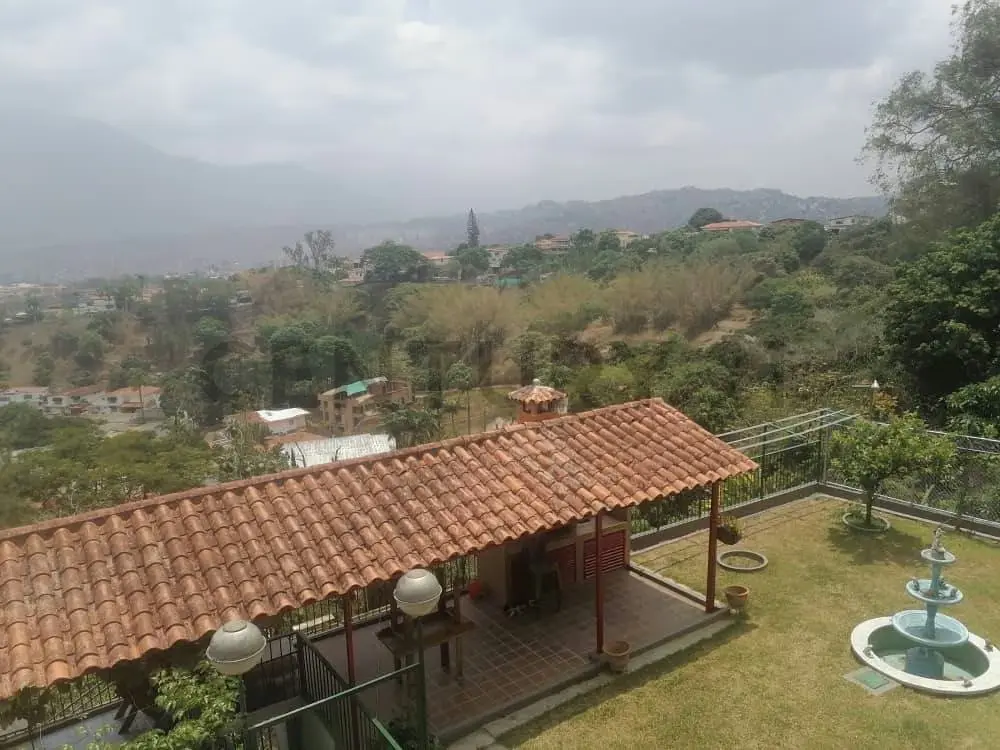 Vendo casa en La Av Tamanaco de Macaracuay con excelente vista al Avila - 16