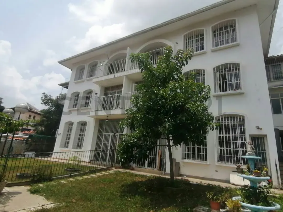 Vendo casa en La Av Tamanaco de Macaracuay con excelente vista al Avila - 2