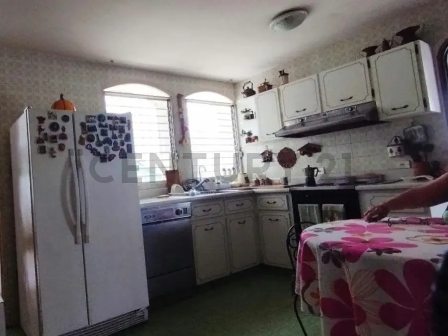 Vendo casa en La Av Tamanaco de Macaracuay con excelente vista al Avila - 4