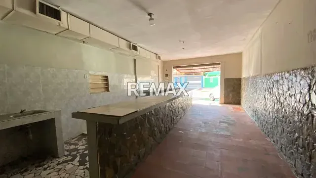 LOCAL COMERCIAL SECTOR BARRIO BOLIVAR - 3